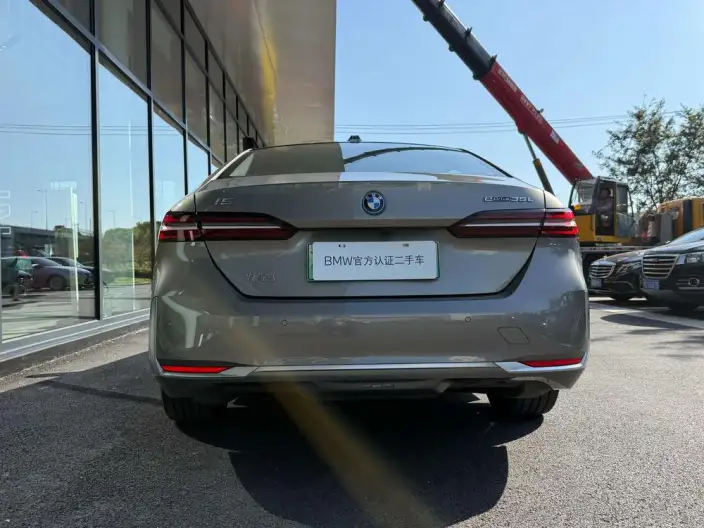 BMW i5 2024 Model eDrive35L Luxury Set – фото 4