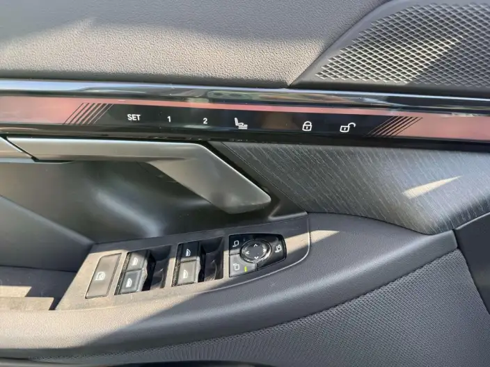 BMW i5 2024 Model eDrive35L Luxury Set – фото 6