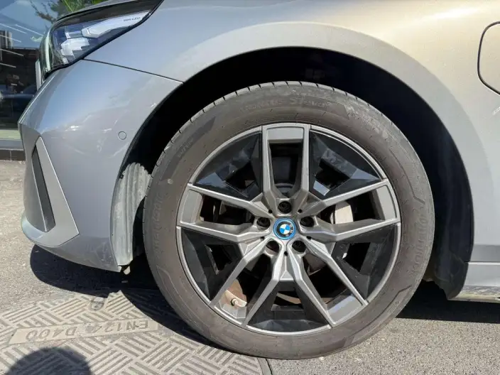 BMW i5 2024 Model eDrive35L Luxury Set – фото 9