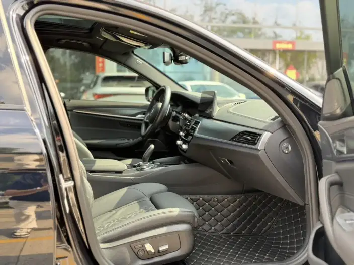 BMW 5 Series Imported 2022 Model Facelift 530i M Sports Set – фото 7