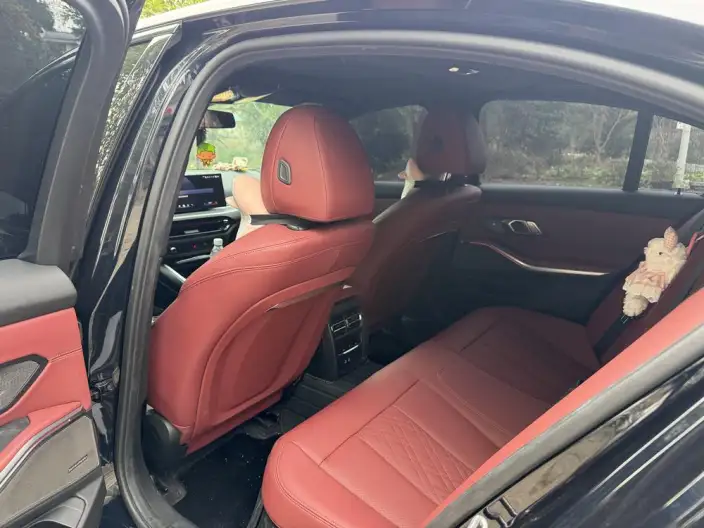 BMW 3 Series 2025 Model 330i M Sports Night Set – фото 8