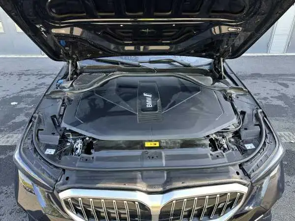 BMW i5 2025 Model eDrive35L M Sports Set – фото 6