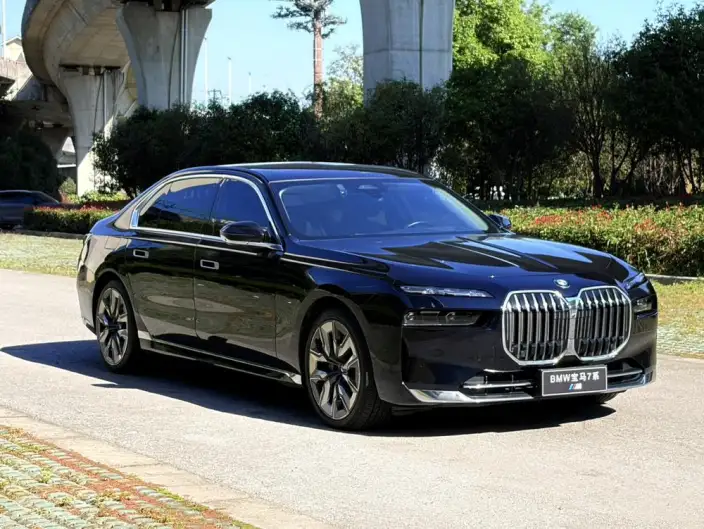 BMW 7 Series 2023 Model 740Li Leading Model Luxury Set – фото 3