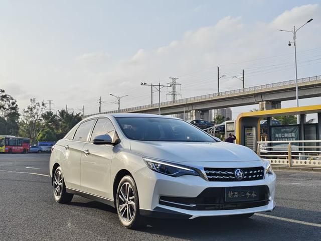 Venucia D60 Модель 2019 года 1.6L XL CVT Smart Connect Elite Edition ISS – фото 3