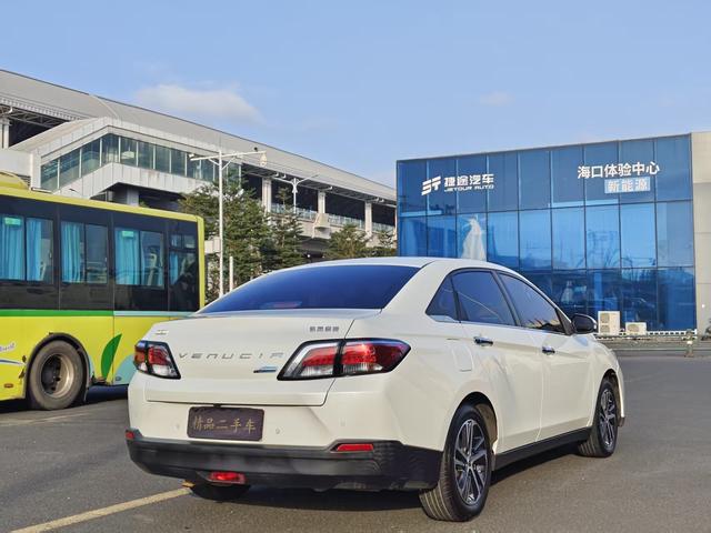 Venucia D60 Модель 2019 года 1.6L XL CVT Smart Connect Elite Edition ISS – фото 7