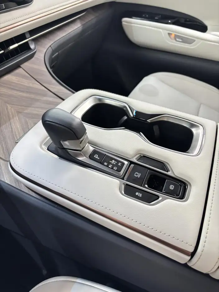 Lexus LM 2023 Model 500h DIRECT4 VI seat Respect Edition