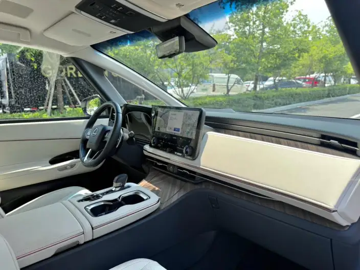 Lexus LM 2023 Model 500h DIRECT4 VI seat Respect Edition