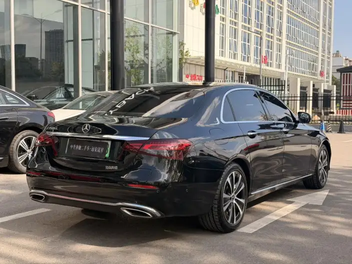 Mercedes-Benz E-Class PHEV 2022 Model E 350 e L sedan – фото 6