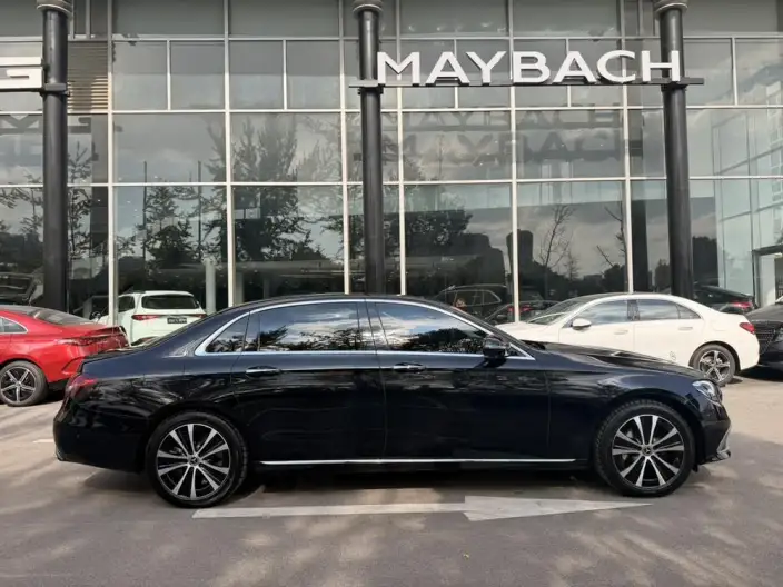 Mercedes-Benz E-Class PHEV 2022 Model E 350 e L sedan – фото 7
