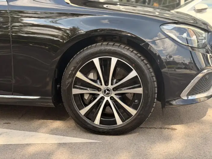 Mercedes-Benz E-Class PHEV 2022 Model E 350 e L sedan – фото 8