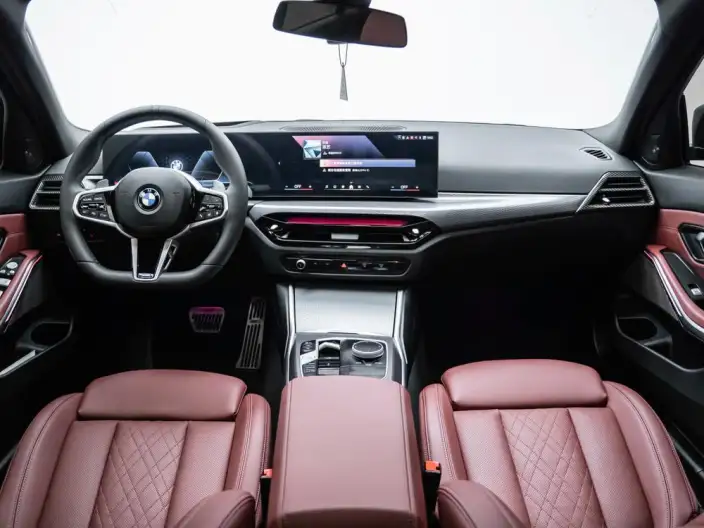 BMW 3 Series 2025 Model 330i 50th Anniversary Limited edition – фото 9