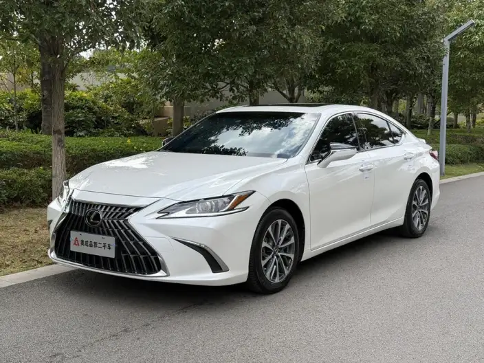 Lexus ES 2022 Model 300h Superior Edition