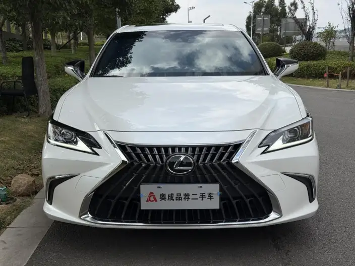 Lexus ES 2022 Model 300h Superior Edition