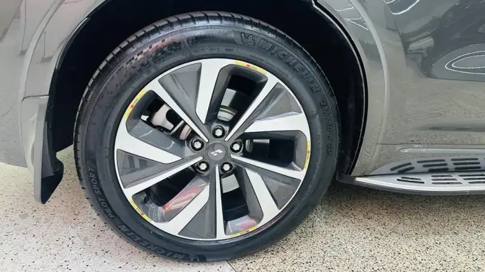 Li Auto ONE 2021 Model Extended Range 6 seat Edition – фото 9