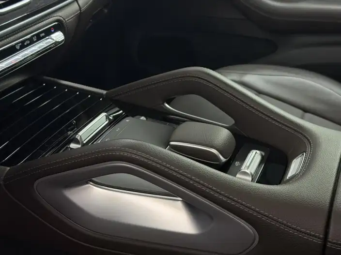 Mercedes-Benz GLS 2023 Model GLS 450 4MATIC Fashion Model – фото 8