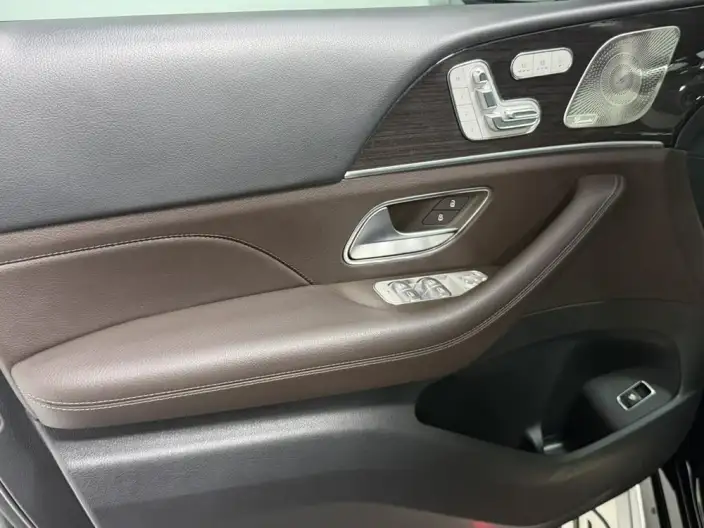 Mercedes-Benz GLS 2023 Model GLS 450 4MATIC Fashion Model – фото 9