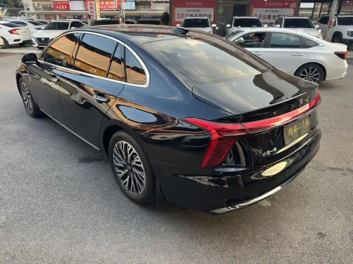 Hongqi H5 2024 Model 2.0T Automatic Smart Flag Enjoy Edition