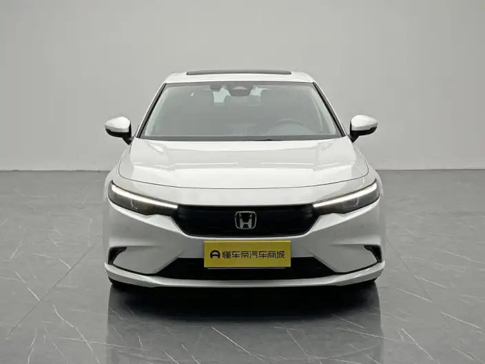 Model Ge 2023 Model HATCHBACK 240TURBO CVT Trendy Edition