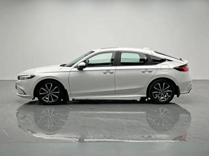 Model Ge 2023 Model HATCHBACK 240TURBO CVT Trendy Edition