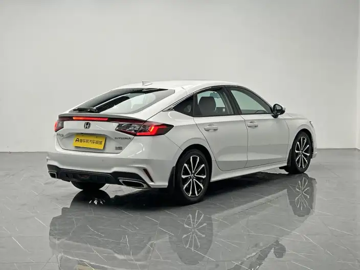 Model Ge 2023 Model HATCHBACK 240TURBO CVT Trendy Edition – фото 7