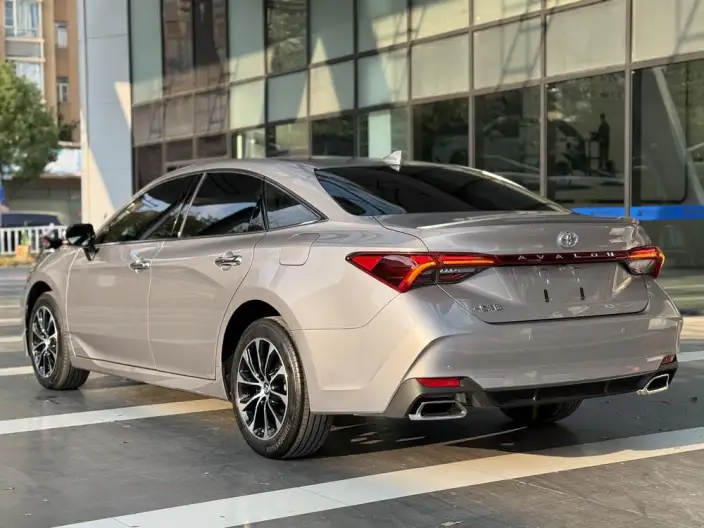 Toyota Avalon 2023 Model 2.5L Automatic Deluxe Edition – фото 4