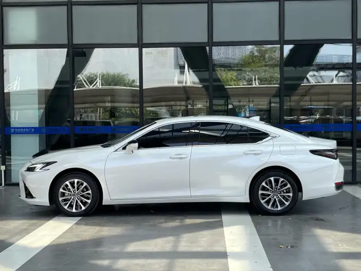 Lexus ES 2025 Model 200 Premium