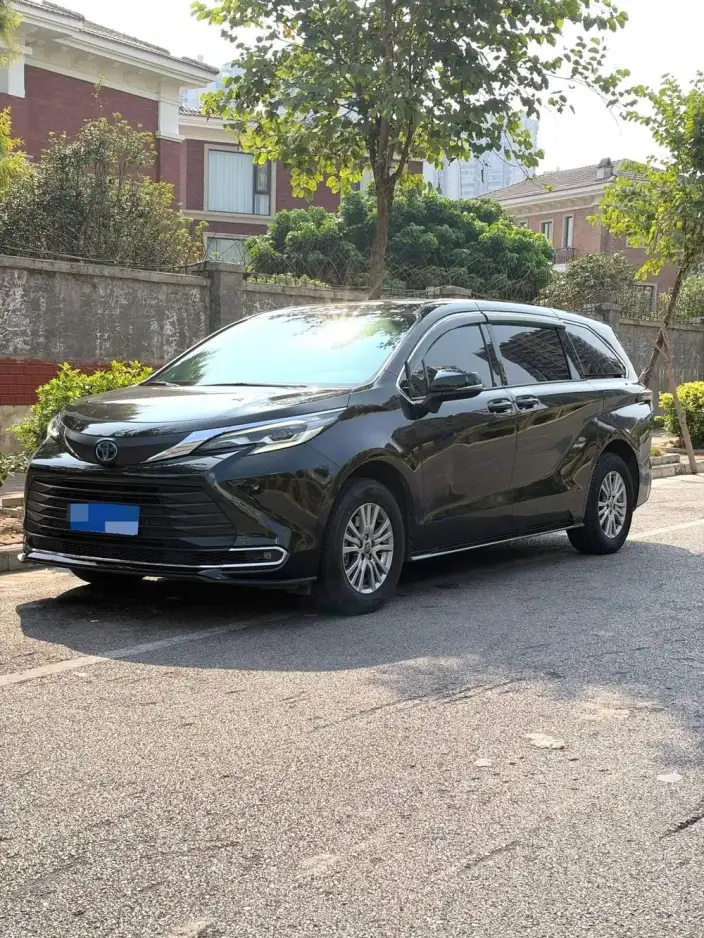 Toyota Sienna 2021 Model 2.5L Hybrid Comfort Edition
