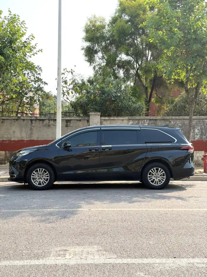 Toyota Sienna 2021 Model 2.5L Hybrid Comfort Edition