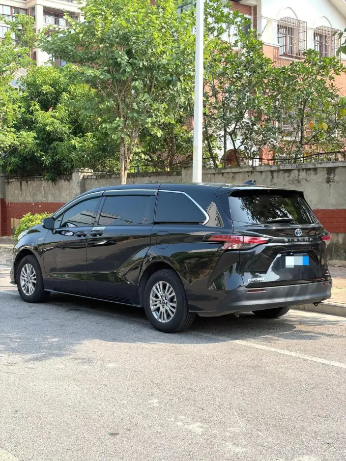 Toyota Sienna 2021 Model 2.5L Hybrid Comfort Edition