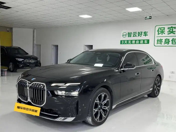 BMW 7 Series 2023 Model 735Li Luxury Set – фото 1