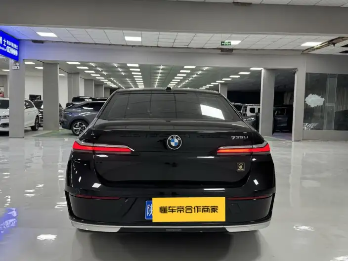 BMW 7 Series 2023 Model 735Li Luxury Set – фото 5