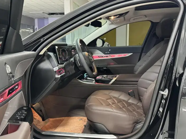 BMW 7 Series 2023 Model 735Li Luxury Set – фото 8