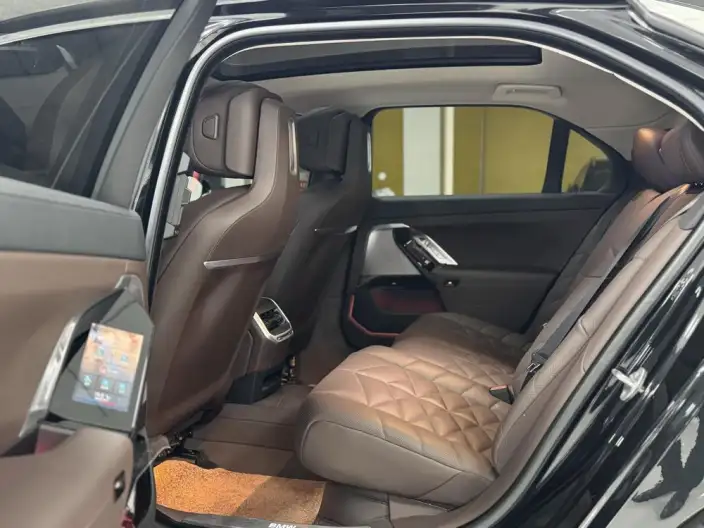 BMW 7 Series 2023 Model 735Li Luxury Set – фото 9