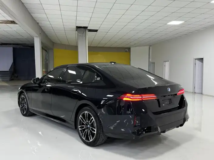 BMW 5 Series 2025 Model Facelift 530Li Leading Model Luxury Set – фото 4