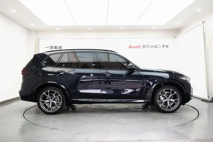 BMW X5 2026 Model xDrive30Li Exclusive Model M Sports Night Set – фото 5