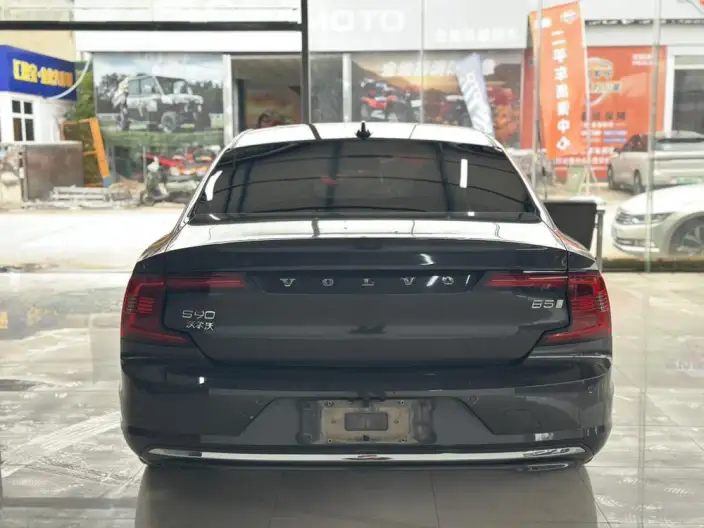 Volvo S90 2023 Model B5 Smart Range Deluxe Edition – фото 5