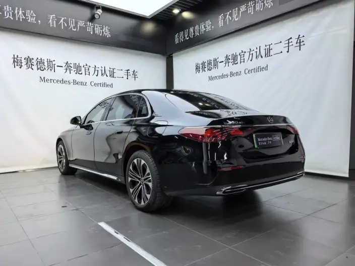Mercedes-Benz E-Class PHEV 2024 Model E 350 e L sedan – фото 4