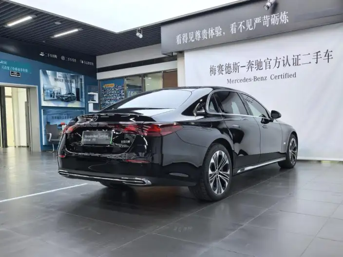 Mercedes-Benz E-Class PHEV 2024 Model E 350 e L sedan – фото 6