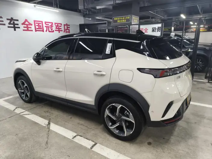 Lynk & Co 06 2026 Model Relive 1.5T Ultra – фото 5