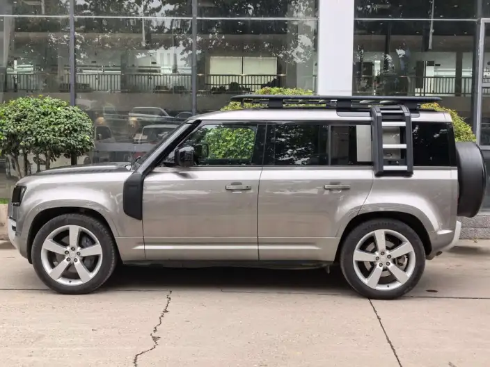 Land Rover Defender 2024 Model 110 3.0T P400 XS