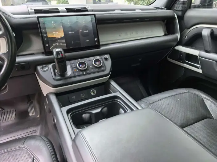Land Rover Defender 2024 Model 110 3.0T P400 XS