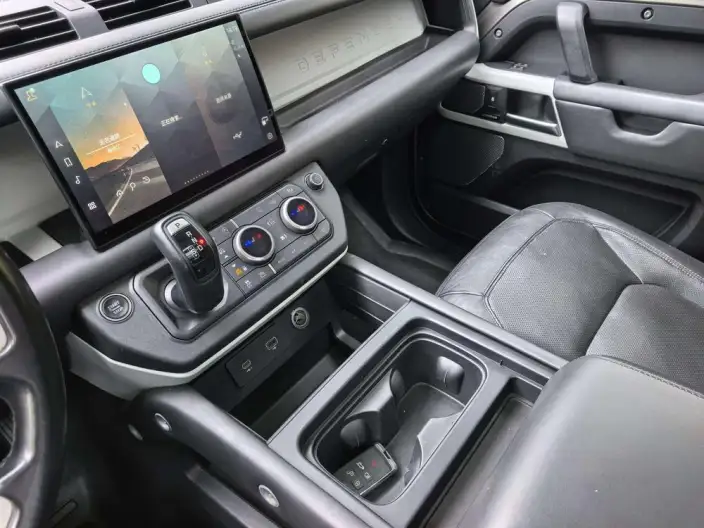 Land Rover Defender 2024 Model 110 3.0T P400 XS – фото 8