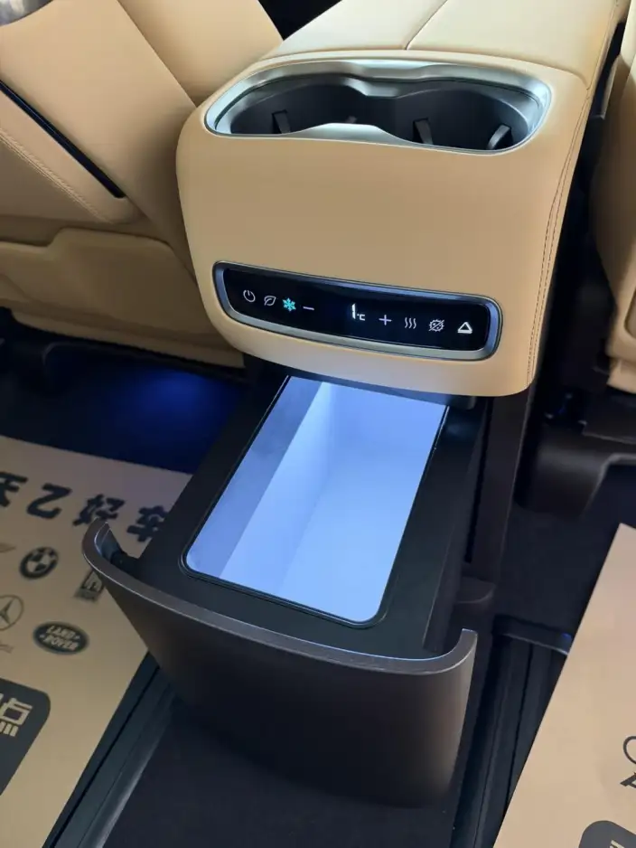 DENZA D9 DM 2025 Model Smart Driving Edition 1020 4WD Zunrong Model – фото 8