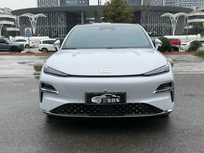 Geely Galaxy E8 PHEV 2025 Model 130km EM-i Premium Edition – фото 2