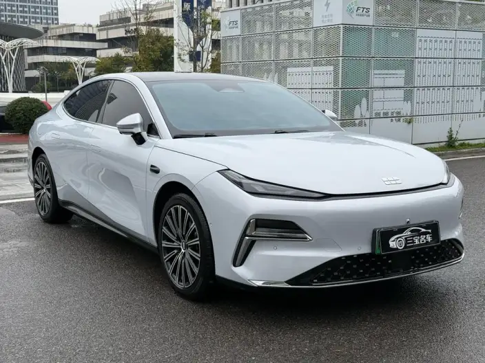 Geely Galaxy E8 PHEV 2025 Model 130km EM-i Premium Edition – фото 3