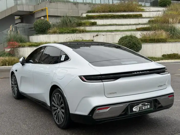 Geely Galaxy E8 PHEV 2025 Model 130km EM-i Premium Edition – фото 4