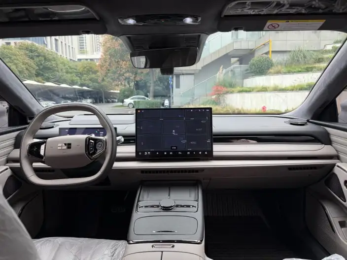 Geely Galaxy E8 PHEV 2025 Model 130km EM-i Premium Edition – фото 9