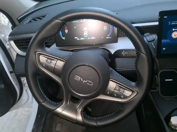 BYD Seal 05DM 2026 Model DM-i 128KM Luxury Model – фото 7