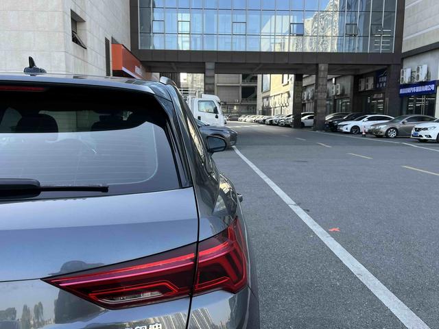 AUDI Q3 Модель 2020 года 40 TFSI Fashion Dynamic – фото 6