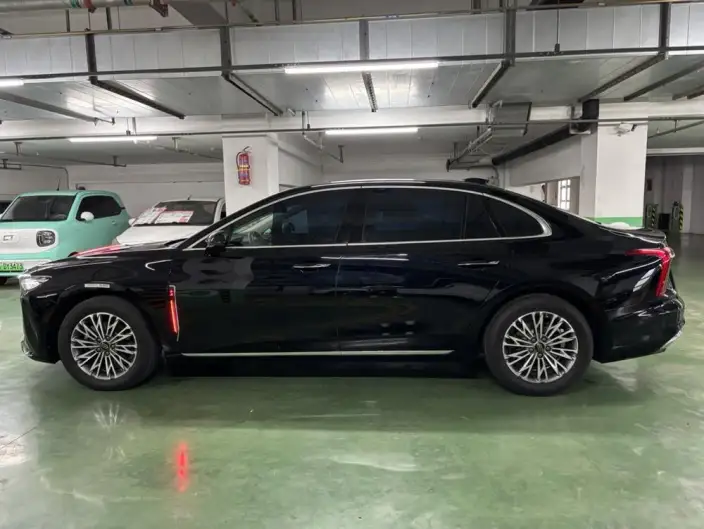 Hongqi H5 2024 Model 2.0T Automatic Flag Enjoy Edition